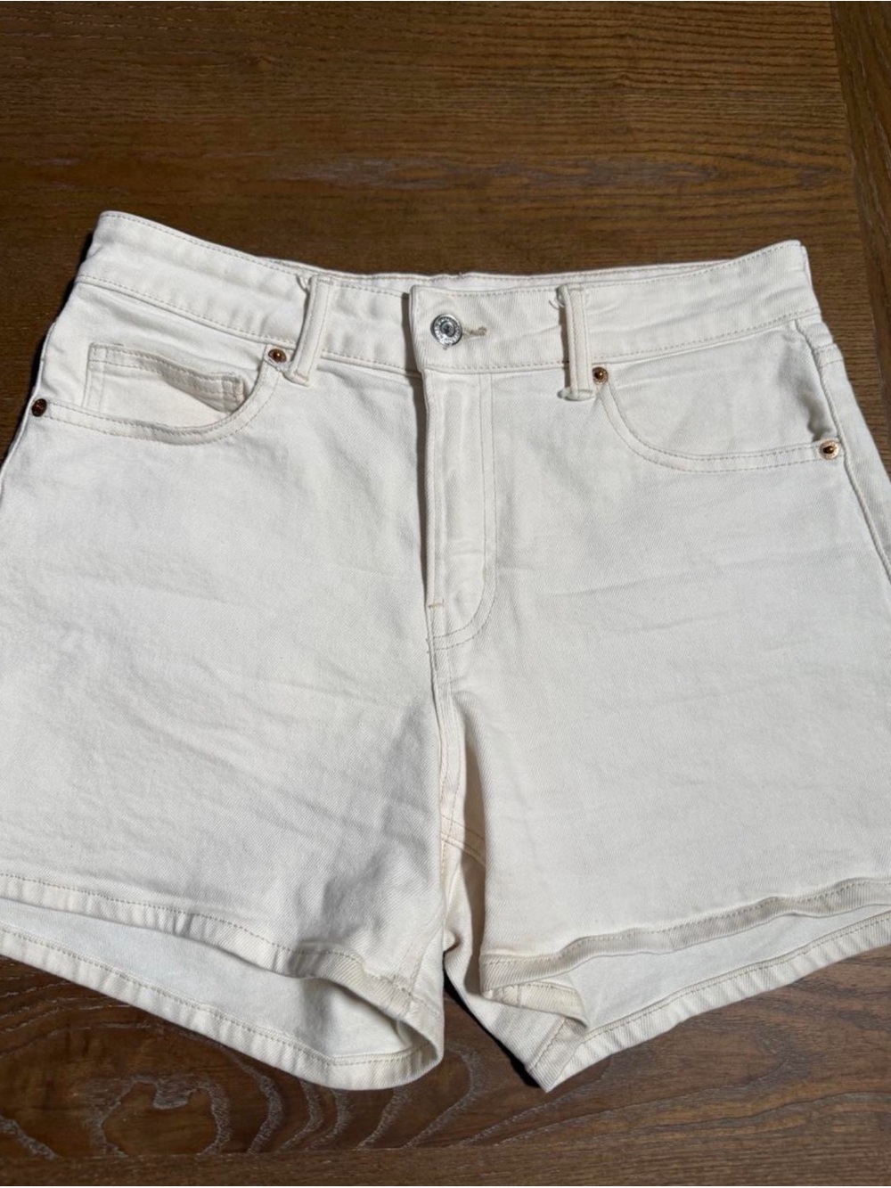 H&M Cream High-Rise Denim Shorts Women’s Size 8